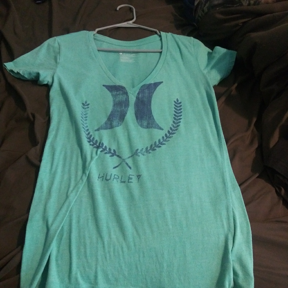 Hurley v neck tee